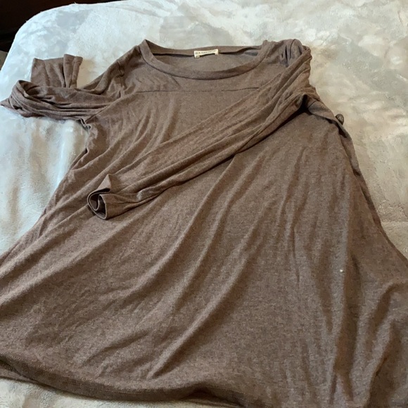 Brown shirt with buttons - Picture 2 of 3